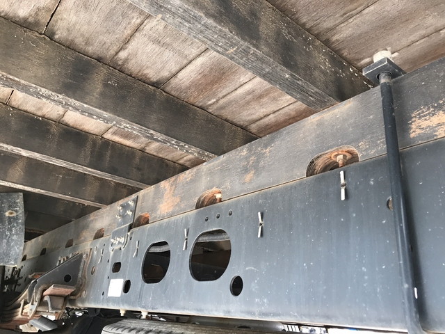 いすゞフォワード平ボディ中型（4t）[写真19]