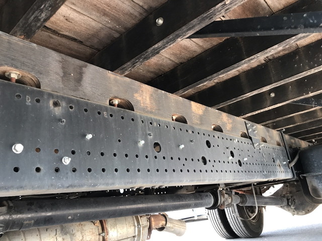 いすゞフォワード平ボディ中型（4t）[写真20]