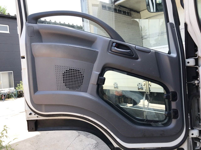 いすゞフォワード平ボディ中型（4t）[写真27]