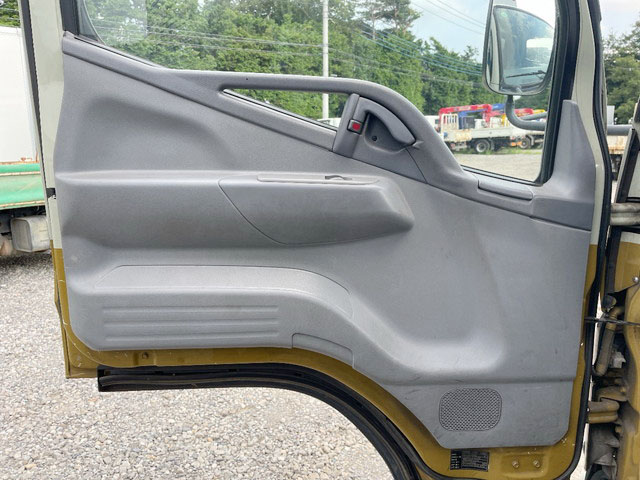 三菱ふそうキャンターアルミバン小型（2t・3t）[写真29]