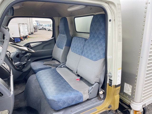 三菱ふそうキャンターアルミバン小型（2t・3t）[写真30]