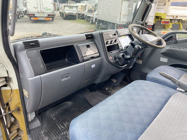 三菱ふそうキャンターアルミバン小型（2t・3t）[写真33]