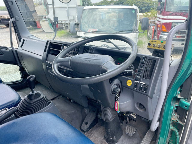 いすゞフォワードパッカー車（塵芥車）増トン（6t・8t）[写真33]