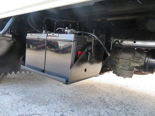 いすゞエルフダブルキャブ（Wキャブ）小型（2t・3t）[写真11]