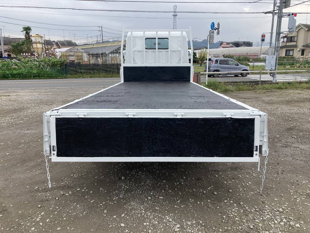 三菱ふそうキャンター平ボディ小型（2t・3t）[写真11]
