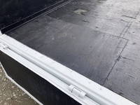 三菱ふそうキャンター平ボディ小型（2t・3t）[写真15]