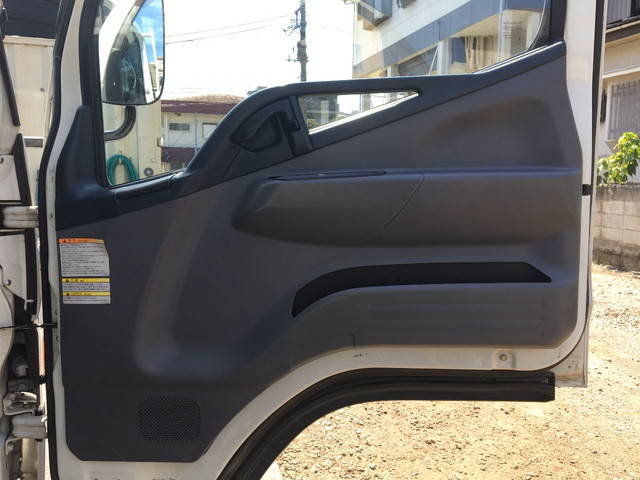 三菱ふそうキャンター平ボディ小型（2t・3t）[写真24]