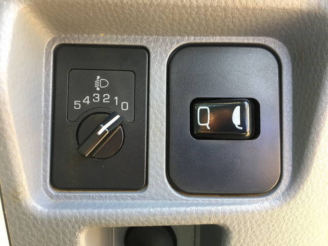 三菱ふそうキャンター平ボディ小型（2t・3t）[写真37]