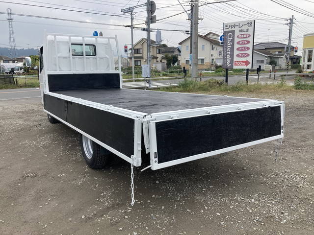 三菱ふそうキャンター平ボディ小型（2t・3t）[写真06]