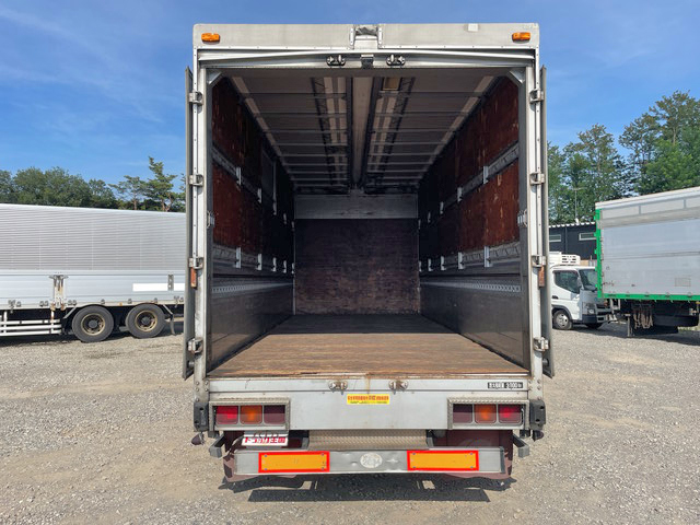 三菱ふそうファイター幌ウイング中型（4t）[写真11]