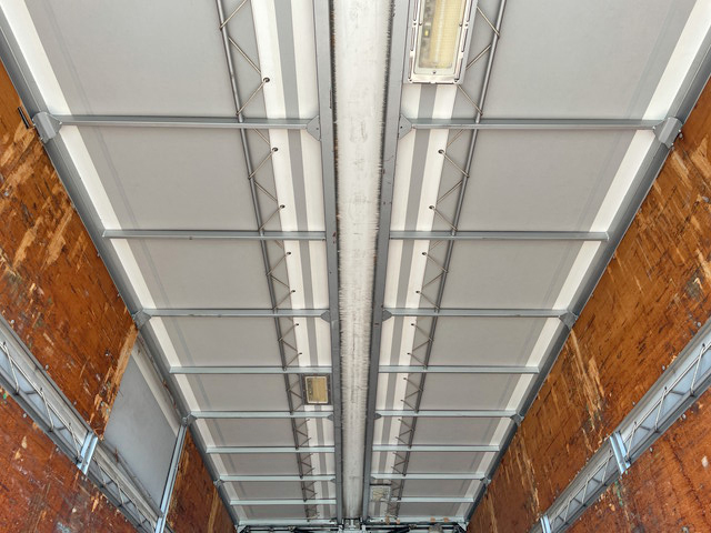 三菱ふそうファイター幌ウイング中型（4t）[写真12]