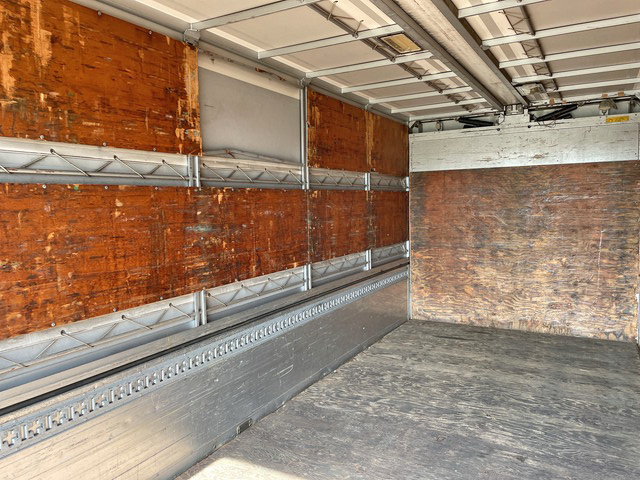 三菱ふそうファイター幌ウイング中型（4t）[写真13]