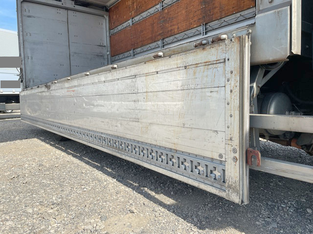 三菱ふそうファイター幌ウイング中型（4t）[写真17]