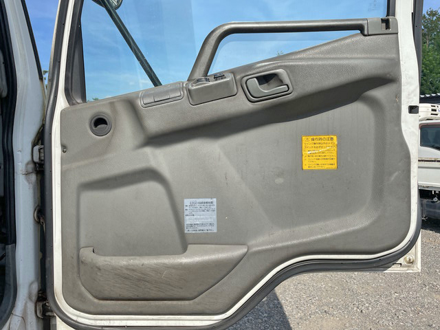 三菱ふそうファイター幌ウイング中型（4t）[写真31]