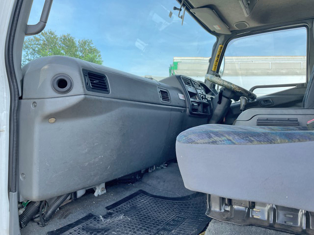 三菱ふそうファイター幌ウイング中型（4t）[写真32]