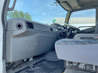 三菱ふそうファイター幌ウイング中型（4t）[写真32]