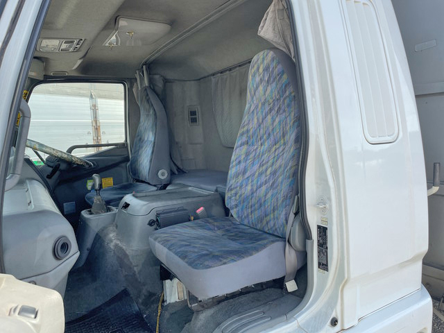 三菱ふそうファイター幌ウイング中型（4t）[写真33]