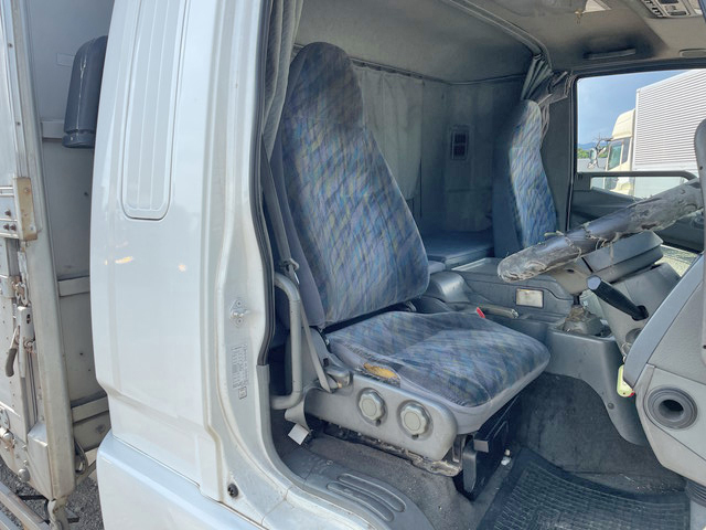 三菱ふそうファイター幌ウイング中型（4t）[写真35]