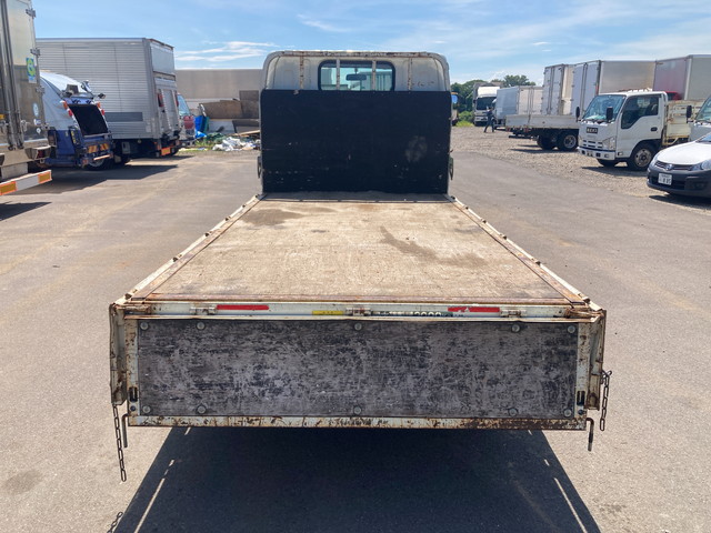 三菱ふそうキャンター平ボディ小型（2t・3t）[写真11]