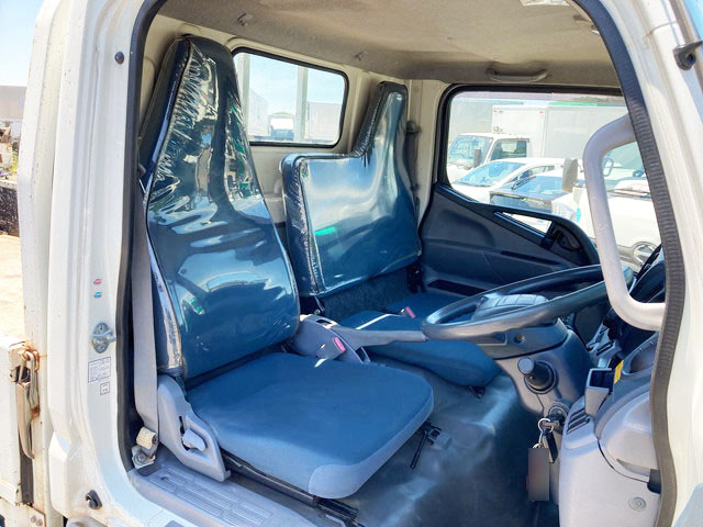 三菱ふそうキャンター平ボディ小型（2t・3t）[写真28]