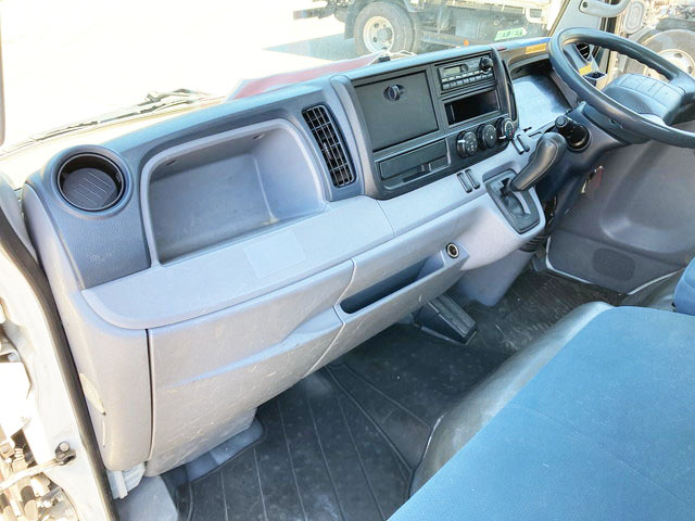 三菱ふそうキャンター平ボディ小型（2t・3t）[写真29]