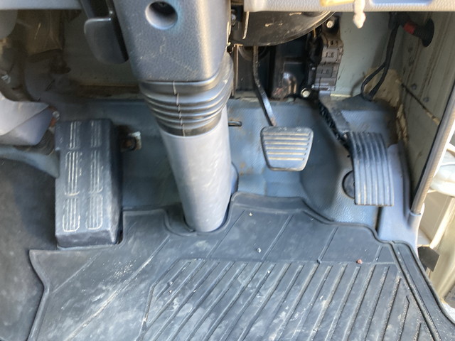 三菱ふそうキャンター平ボディ小型（2t・3t）[写真35]