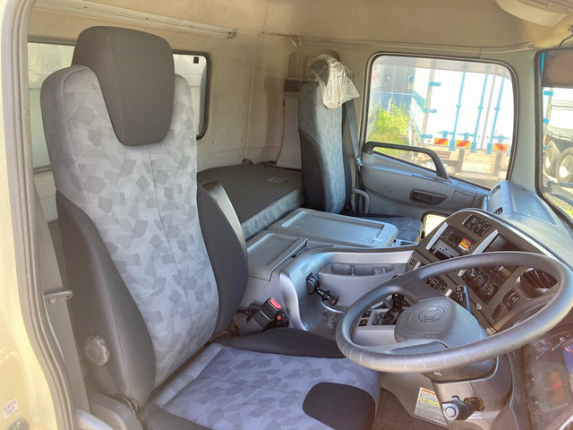 UDトラックスクオンアルミウイング大型（10t）[写真32]