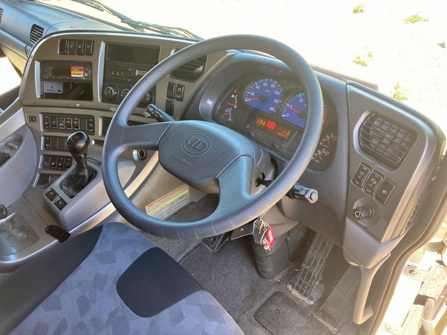 UDトラックスクオンアルミウイング大型（10t）[写真33]