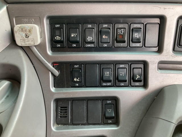 UDトラックスクオンアルミウイング大型（10t）[写真34]