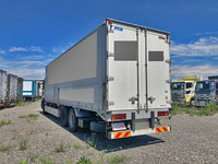 UDトラックスクオンアルミウイング大型（10t）[写真04]