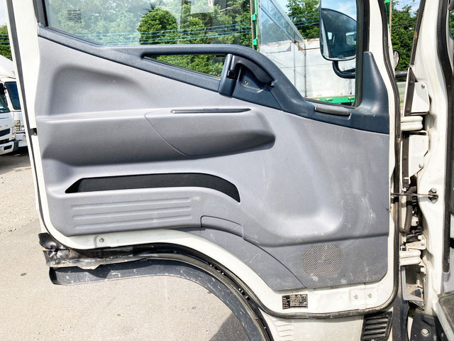 三菱ふそうキャンター平ボディ小型（2t・3t）[写真19]