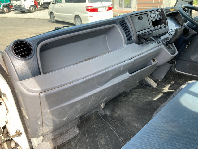 三菱ふそうキャンター平ボディ小型（2t・3t）[写真23]