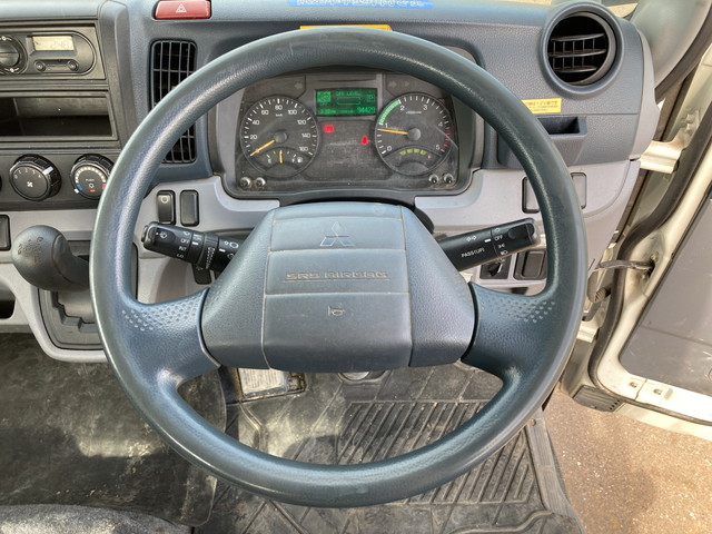 三菱ふそうキャンター平ボディ小型（2t・3t）[写真27]