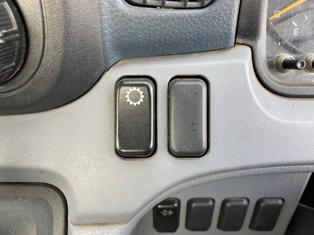 三菱ふそうキャンター平ボディ小型（2t・3t）[写真30]