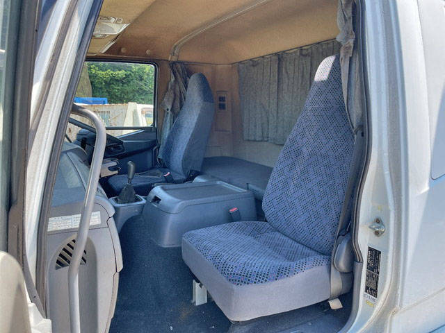 三菱ふそうファイターアルミウイング中型（4t）[写真23]