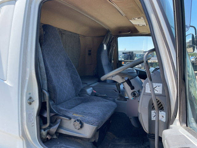 三菱ふそうファイターアルミウイング中型（4t）[写真24]