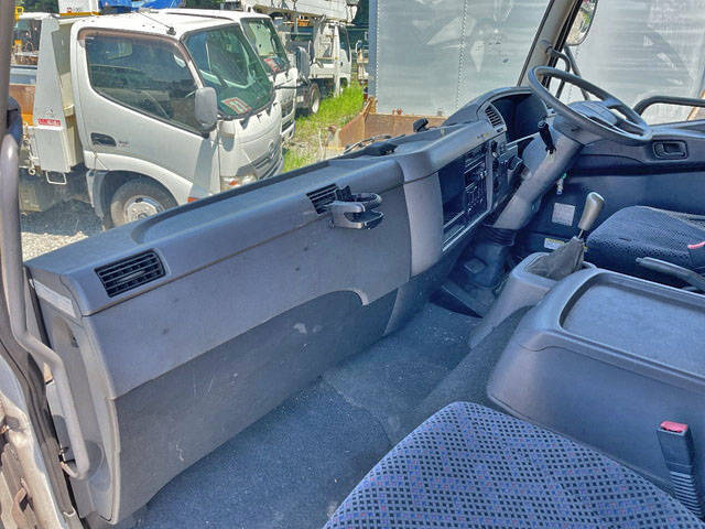 三菱ふそうファイターアルミウイング中型（4t）[写真25]