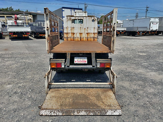 三菱ふそうキャンター平ボディ小型（2t・3t）[写真11]