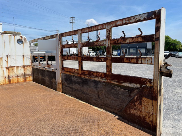 三菱ふそうキャンター平ボディ小型（2t・3t）[写真15]