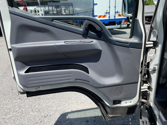 三菱ふそうキャンター平ボディ小型（2t・3t）[写真28]