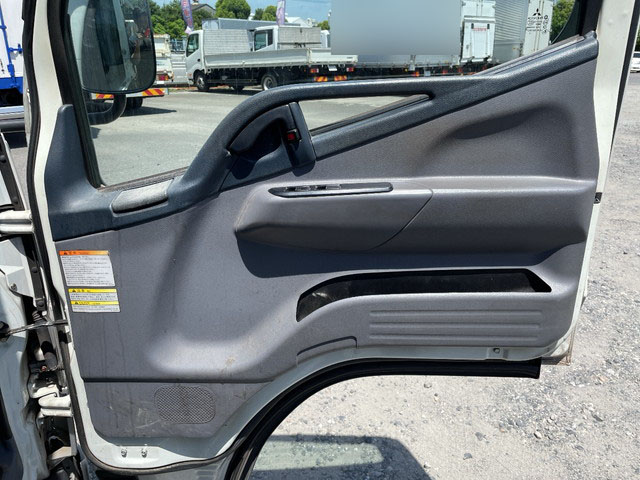 三菱ふそうキャンター平ボディ小型（2t・3t）[写真29]