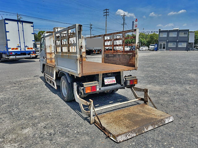 三菱ふそうキャンター平ボディ小型（2t・3t）[写真06]
