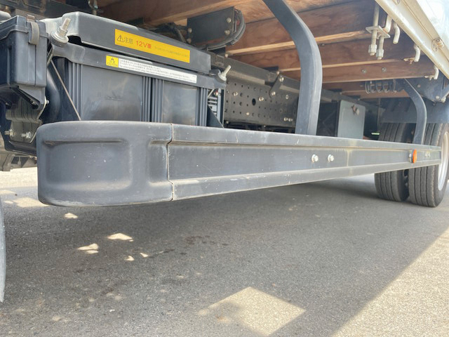 三菱ふそうキャンター平ボディ小型（2t・3t）[写真21]