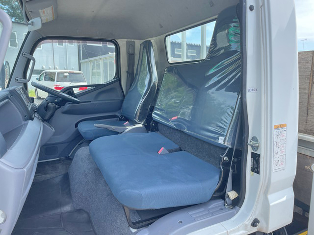 三菱ふそうキャンター平ボディ小型（2t・3t）[写真34]