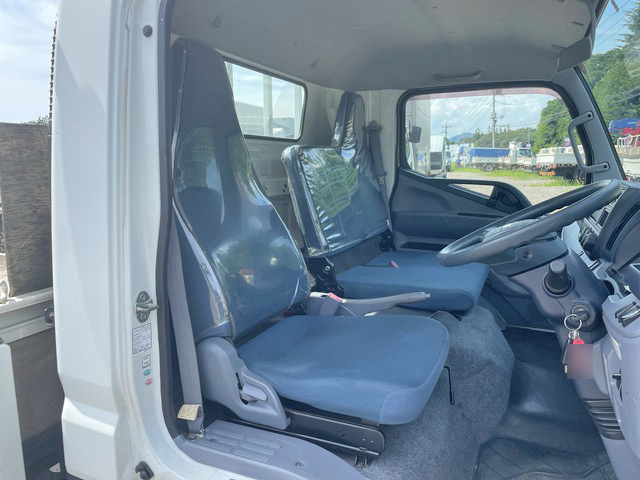 三菱ふそうキャンター平ボディ小型（2t・3t）[写真36]