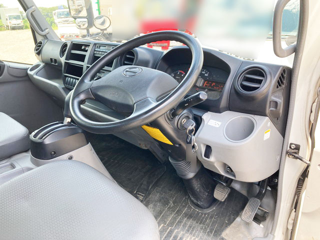 日野デュトロ平ボディ小型（2t・3t）[写真24]