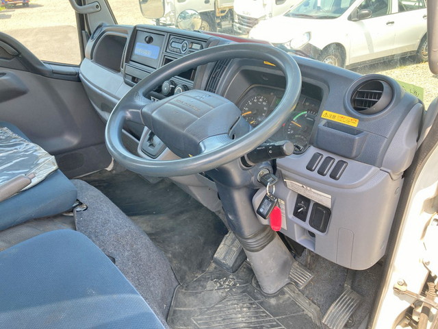 三菱ふそうキャンター平ボディ小型（2t・3t）[写真35]