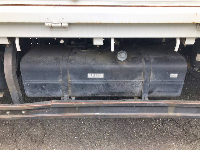 三菱ふそうキャンター平ボディ小型（2t・3t）[写真17]