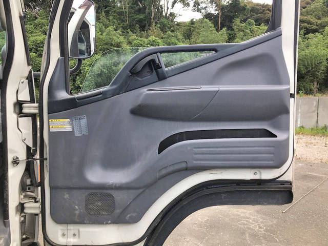 三菱ふそうキャンター平ボディ小型（2t・3t）[写真29]
