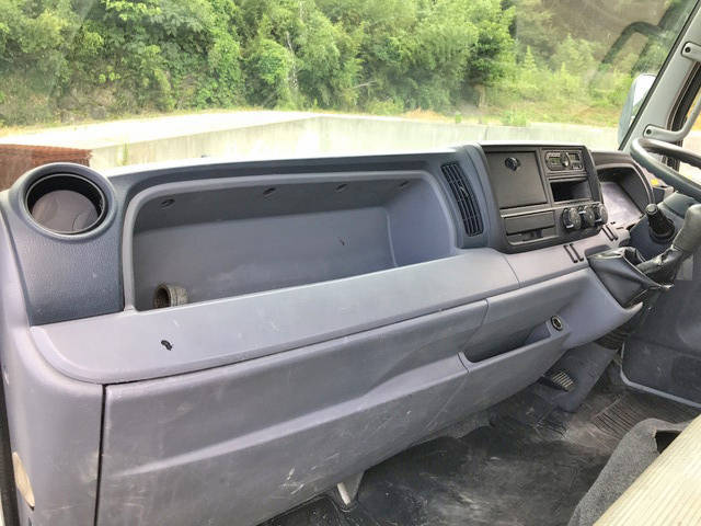 三菱ふそうキャンター平ボディ小型（2t・3t）[写真30]